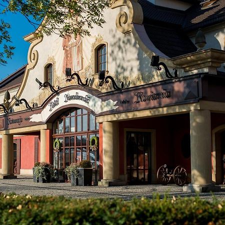 Hotel Nowodworski Легница Экстерьер фото