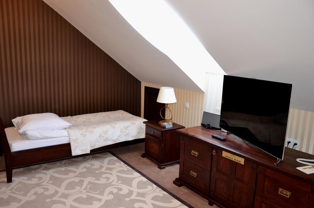 Hotel Nowodworski Легница Номер фото