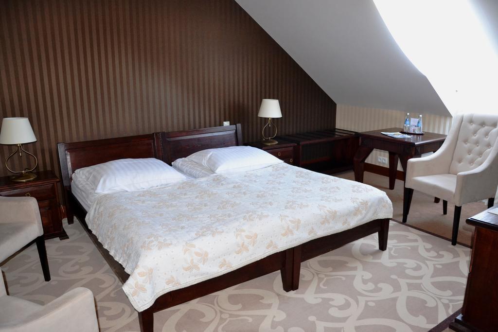 Hotel Nowodworski Легница Номер фото