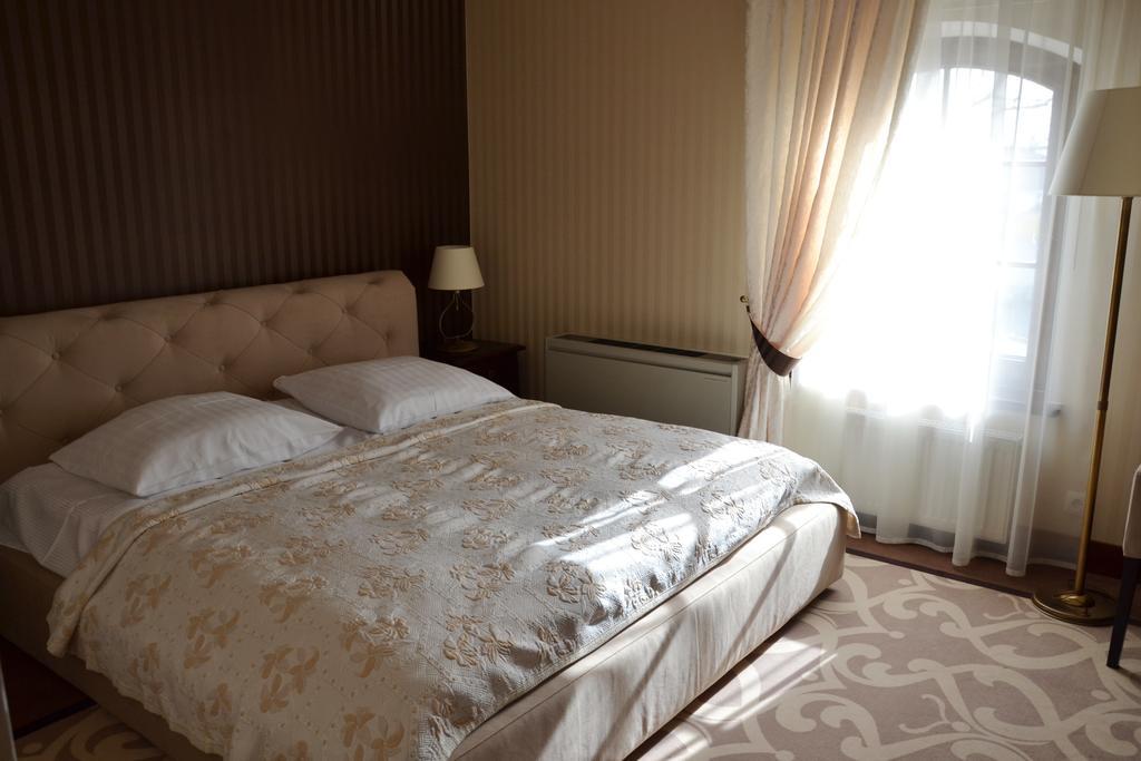 Hotel Nowodworski Легница Экстерьер фото