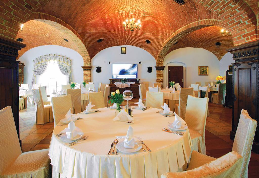 Hotel Nowodworski Легница Экстерьер фото